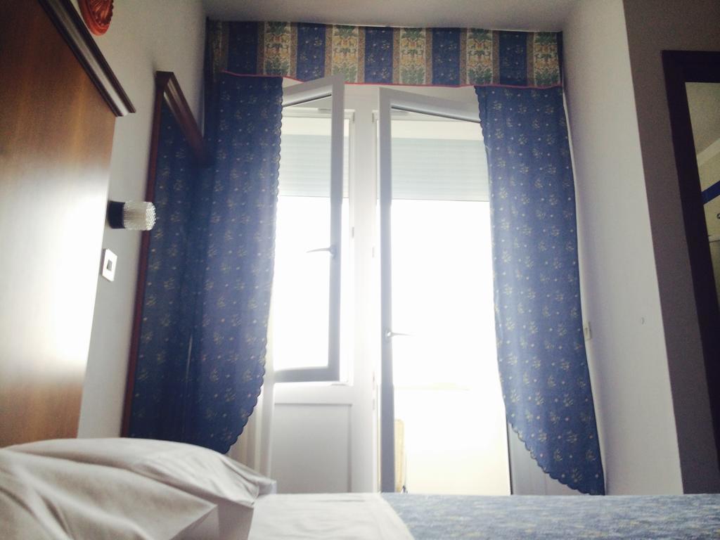 Hotel Villa Candia لينانو سابيادورو الغرفة الصورة