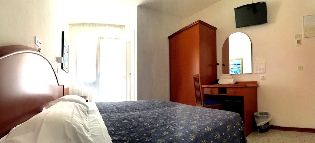 Hotel Villa Candia لينانو سابيادورو المظهر الخارجي الصورة